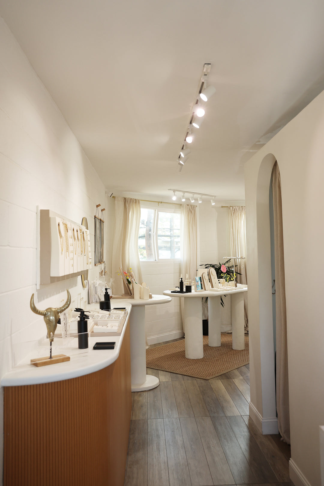 Showroom Shopping Appointment (no piercings)