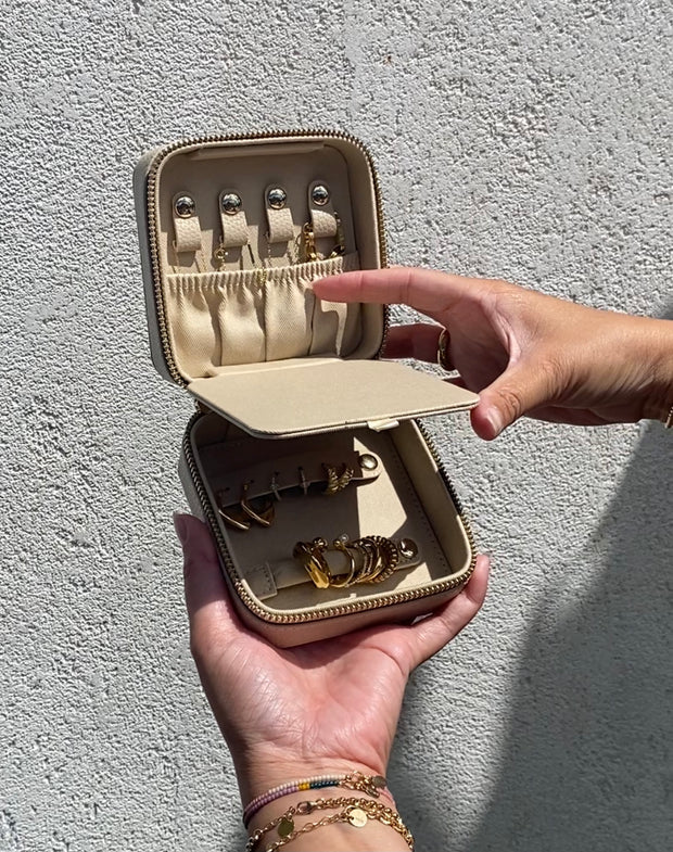 Love Me Knots Jewelry Case